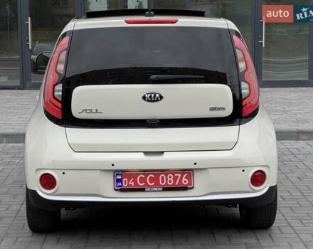 Бежевий Кіа Soul EV, об'ємом двигуна 0 л та пробігом 110 тис. км за 11500 $, фото 11 на Automoto.ua