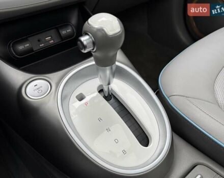 Бежевий Кіа Soul EV, об'ємом двигуна 0 л та пробігом 110 тис. км за 11500 $, фото 43 на Automoto.ua