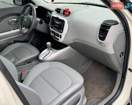 Бежевий Кіа Soul EV, об'ємом двигуна 0 л та пробігом 110 тис. км за 11500 $, фото 27 на Automoto.ua