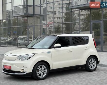Бежевий Кіа Soul EV, об'ємом двигуна 0 л та пробігом 110 тис. км за 11500 $, фото 5 на Automoto.ua