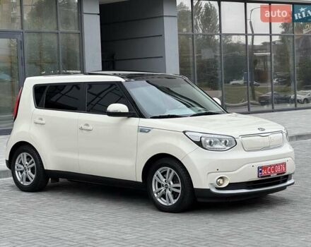 Бежевий Кіа Soul EV, об'ємом двигуна 0 л та пробігом 110 тис. км за 11500 $, фото 8 на Automoto.ua