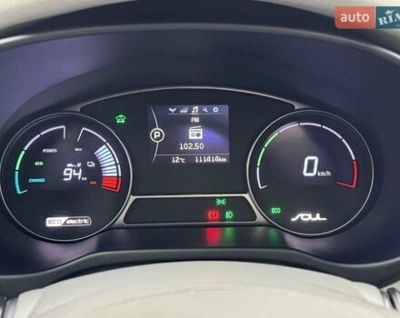 Бежевий Кіа Soul EV, об'ємом двигуна 0 л та пробігом 110 тис. км за 11500 $, фото 45 на Automoto.ua
