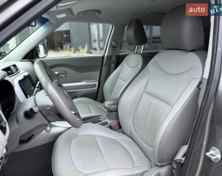 Бежевый Киа Soul EV, объемом двигателя 0 л и пробегом 174 тыс. км за 9700 $, фото 7 на Automoto.ua