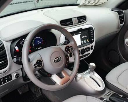 Чорний Кіа Soul EV, об'ємом двигуна 0 л та пробігом 102 тис. км за 11000 $, фото 17 на Automoto.ua