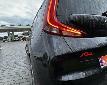 Киа Soul EV 2020 в Киеве на Automoto.ua Черный Киа Soul EV, объемом двигателя 0 л и пробегом 123 тыс. км за 18900 $, фото 16 на Automoto.ua