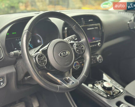 Кіа Soul EV 2020 у Дрогобичі на Automoto.ua Чорний Кіа Soul EV, об'ємом двигуна 0 л та пробігом 99 тис. км за 19200 $, фото 29 на Automoto.ua