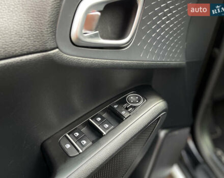 Чорний Кіа Soul EV, об'ємом двигуна 0 л та пробігом 67 тис. км за 18399 $, фото 25 на Automoto.ua