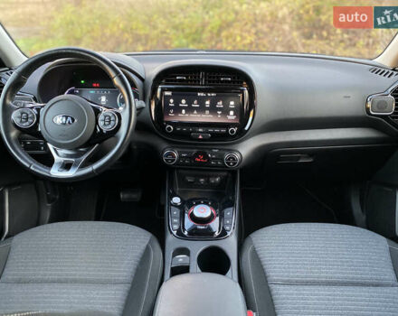 Чорний Кіа Soul EV, об'ємом двигуна 0 л та пробігом 67 тис. км за 18399 $, фото 31 на Automoto.ua