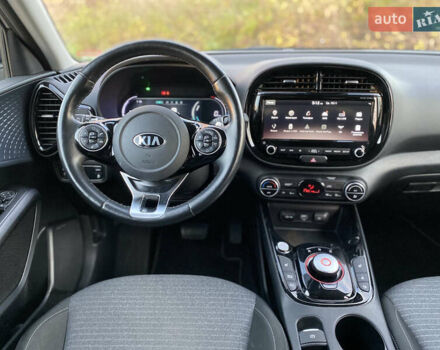 Чорний Кіа Soul EV, об'ємом двигуна 0 л та пробігом 67 тис. км за 18399 $, фото 30 на Automoto.ua