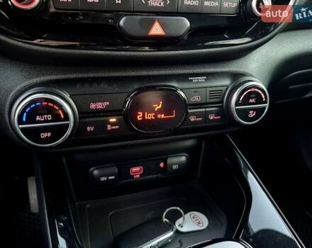 Красный Киа Soul EV, объемом двигателя 0 л и пробегом 129 тыс. км за 16750 $, фото 72 на Automoto.ua