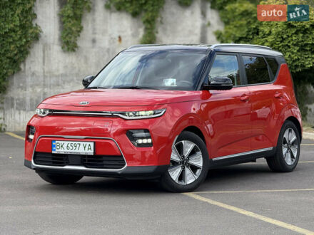Киа Soul EV 2020 в Ровно на Automoto.ua Красный Киа Soul EV, объемом двигателя 0 л и пробегом 23 тыс. км за 19950 $, фото 1 на Automoto.ua