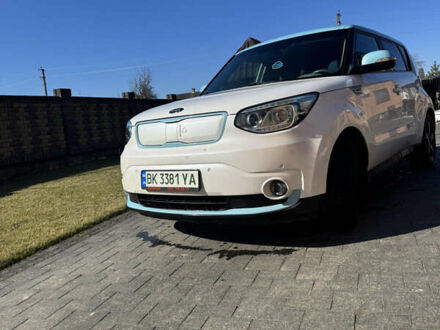 Киа Soul EV 2015 в Костополе на Automoto.ua Киа Soul EV, объемом двигателя 0 л и пробегом 114 тыс. км за 6500 $, фото 1 на Automoto.ua