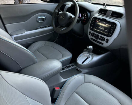 Серый Киа Soul EV, объемом двигателя 0 л и пробегом 174 тыс. км за 9200 $, фото 10 на Automoto.ua