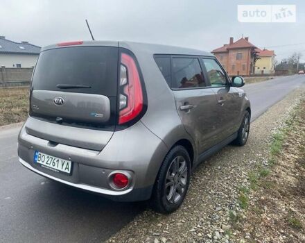 Сірий Кіа Soul EV, об'ємом двигуна 0 л та пробігом 83 тис. км за 8900 $, фото 4 на Automoto.ua