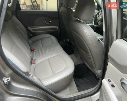 Сірий Кіа Soul EV, об'ємом двигуна 0 л та пробігом 168 тис. км за 9800 $, фото 8 на Automoto.ua