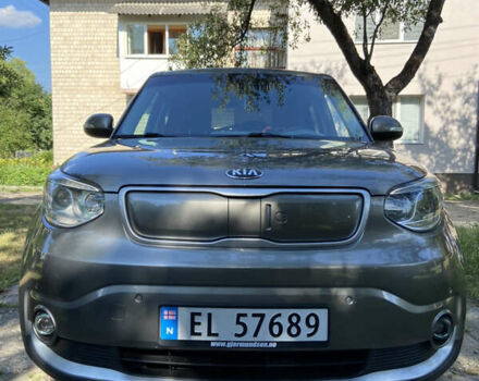 Серый Киа Soul EV, объемом двигателя 0 л и пробегом 86 тыс. км за 11500 $, фото 23 на Automoto.ua