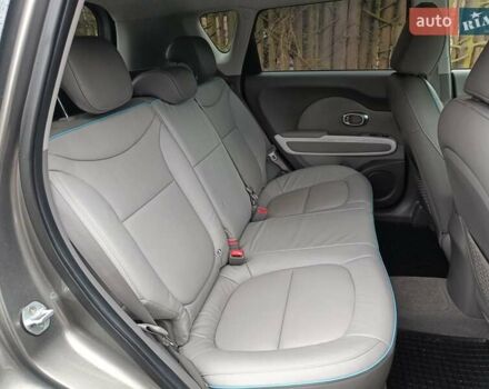 Сірий Кіа Soul EV, об'ємом двигуна 0 л та пробігом 142 тис. км за 6900 $, фото 30 на Automoto.ua