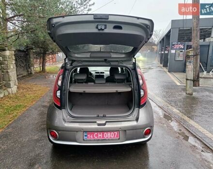 Сірий Кіа Soul EV, об'ємом двигуна 0 л та пробігом 142 тис. км за 6900 $, фото 57 на Automoto.ua
