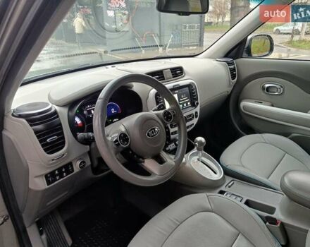 Сірий Кіа Soul EV, об'ємом двигуна 0 л та пробігом 142 тис. км за 6900 $, фото 15 на Automoto.ua
