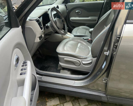 Сірий Кіа Soul EV, об'ємом двигуна 0 л та пробігом 168 тис. км за 9800 $, фото 15 на Automoto.ua