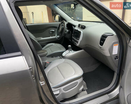 Сірий Кіа Soul EV, об'ємом двигуна 0 л та пробігом 168 тис. км за 9800 $, фото 7 на Automoto.ua