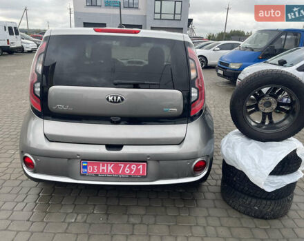 Серый Киа Soul EV, объемом двигателя 0 л и пробегом 110 тыс. км за 5950 $, фото 4 на Automoto.ua