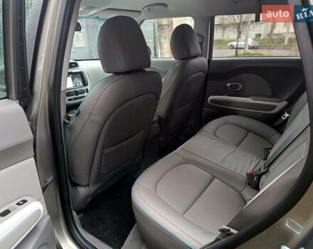 Сірий Кіа Soul EV, об'ємом двигуна 0 л та пробігом 142 тис. км за 6900 $, фото 22 на Automoto.ua