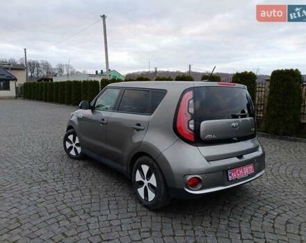 Сірий Кіа Soul EV, об'ємом двигуна 0 л та пробігом 180 тис. км за 9000 $, фото 2 на Automoto.ua