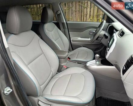 Сірий Кіа Soul EV, об'ємом двигуна 0 л та пробігом 142 тис. км за 6900 $, фото 35 на Automoto.ua