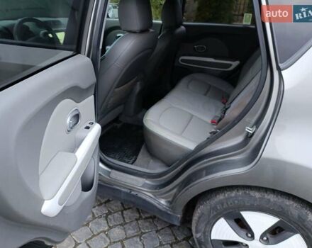 Сірий Кіа Soul EV, об'ємом двигуна 0 л та пробігом 180 тис. км за 9000 $, фото 19 на Automoto.ua