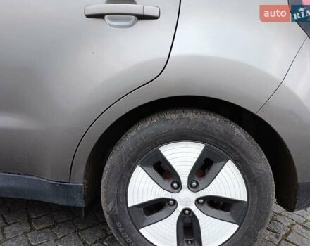 Сірий Кіа Soul EV, об'ємом двигуна 0 л та пробігом 180 тис. км за 9000 $, фото 9 на Automoto.ua