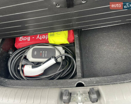 Серый Киа Soul EV, объемом двигателя 0 л и пробегом 110 тыс. км за 5950 $, фото 21 на Automoto.ua