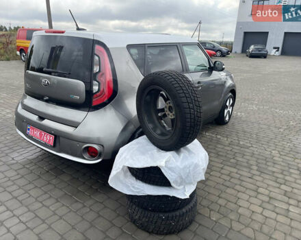 Серый Киа Soul EV, объемом двигателя 0 л и пробегом 110 тыс. км за 5950 $, фото 5 на Automoto.ua