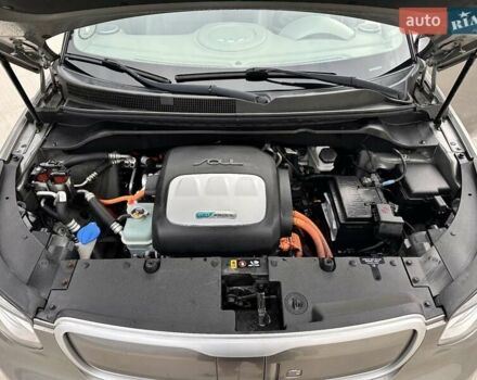 Киа Soul EV 2016 в Луцке на Automoto.ua Серый Киа Soul EV, объемом двигателя 0 л и пробегом 110 тыс. км за 9599 $, фото 23 на Automoto.ua