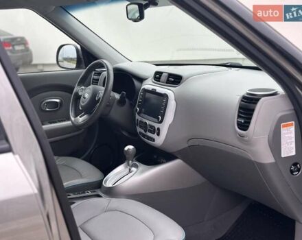 Серый Киа Soul EV, объемом двигателя 0 л и пробегом 181 тыс. км за 8299 $, фото 12 на Automoto.ua