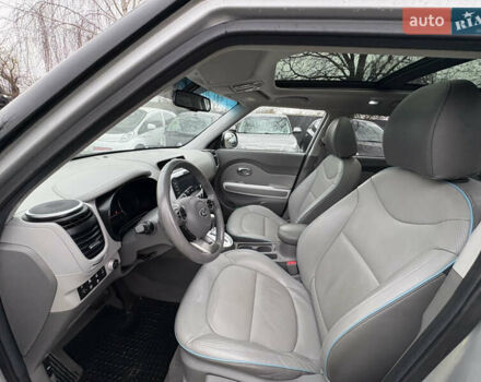 Серый Киа Soul EV, объемом двигателя 0 л и пробегом 113 тыс. км за 6100 $, фото 21 на Automoto.ua