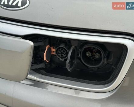 Киа Soul EV 2016 в Луцке на Automoto.ua Серый Киа Soul EV, объемом двигателя 0 л и пробегом 110 тыс. км за 9599 $, фото 21 на Automoto.ua