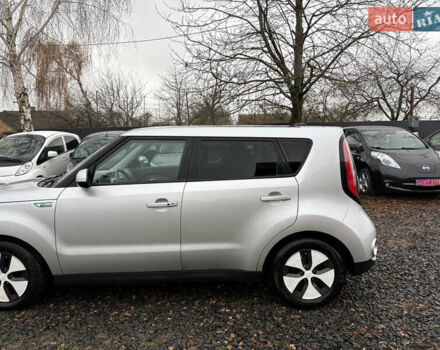 Серый Киа Soul EV, объемом двигателя 0 л и пробегом 113 тыс. км за 6100 $, фото 16 на Automoto.ua