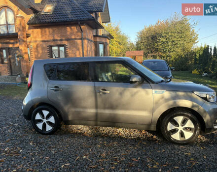 Серый Киа Soul EV, объемом двигателя 0 л и пробегом 99 тыс. км за 6100 $, фото 3 на Automoto.ua