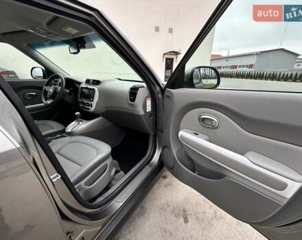 Серый Киа Soul EV, объемом двигателя 0 л и пробегом 181 тыс. км за 8299 $, фото 7 на Automoto.ua