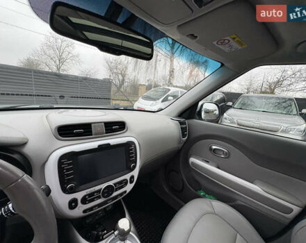 Серый Киа Soul EV, объемом двигателя 0 л и пробегом 113 тыс. км за 6100 $, фото 24 на Automoto.ua