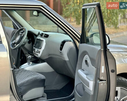 Серый Киа Soul EV, объемом двигателя 0 л и пробегом 128 тыс. км за 8000 $, фото 9 на Automoto.ua