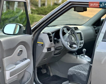 Серый Киа Soul EV, объемом двигателя 0 л и пробегом 128 тыс. км за 8000 $, фото 8 на Automoto.ua