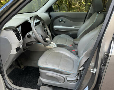Серый Киа Soul EV, объемом двигателя 0 л и пробегом 158 тыс. км за 9900 $, фото 6 на Automoto.ua