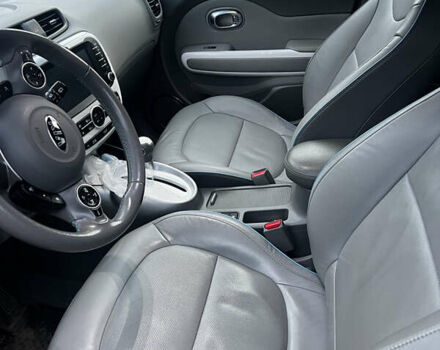 Серый Киа Soul EV, объемом двигателя 0 л и пробегом 162 тыс. км за 10500 $, фото 4 на Automoto.ua