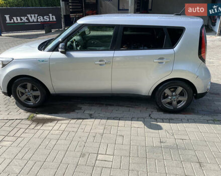 Серый Киа Soul EV, объемом двигателя 0 л и пробегом 111 тыс. км за 10555 $, фото 3 на Automoto.ua