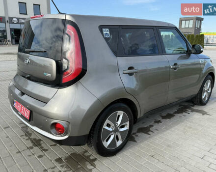 Серый Киа Soul EV, объемом двигателя 0 л и пробегом 104 тыс. км за 10499 $, фото 21 на Automoto.ua