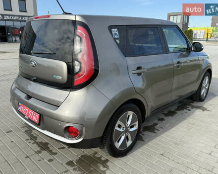 Серый Киа Soul EV, объемом двигателя 0 л и пробегом 104 тыс. км за 10499 $, фото 29 на Automoto.ua