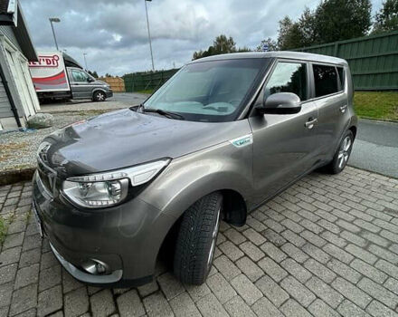 Киа Soul EV 2018 в Луцке на Automoto.ua Серый Киа Soul EV, объемом двигателя 0 л и пробегом 131 тыс. км за 11200 $, фото 3 на Automoto.ua