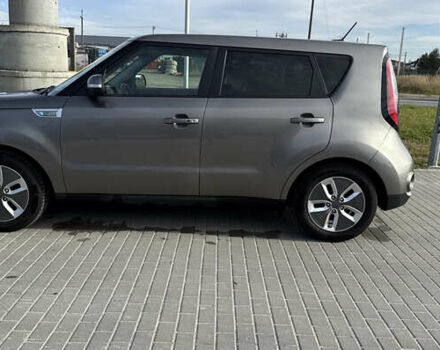 Серый Киа Soul EV, объемом двигателя 0 л и пробегом 104 тыс. км за 10499 $, фото 24 на Automoto.ua